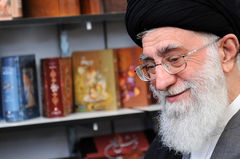 گزارش تصویری:بازديد رهبر معظم انقلاب اسلامي از نمايشگاه كتاب تهران