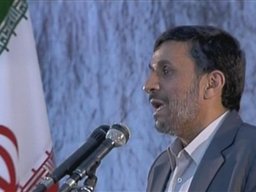 شعارهای حاشیه​ سخنرانی رئیس​جمهور: مشایی حیا کن، احمدی رو رها کن/این همه لشگرآمده به عشق رهبر آمده22