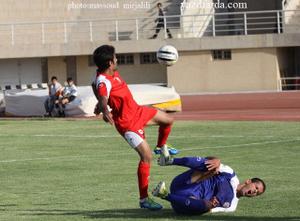 گزارش تصویری: رقابت تیمهای فوتبال فولاد یزد و راهیان کرمانشاه در یزد 