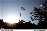 بزرگترين و بلندترين پرچم جمهوري اسلامي ايران در تهران به اهتزار در آمد+تصاویر