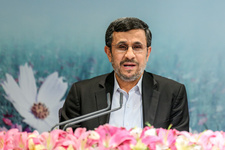 احمدي‌نژاد :برخي در داخل همان سخن بيروني‌ها را تكرار مي‌كنند