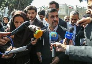واکنش احمدی‌نژاد به سوالی درخصوص مشایی/ رصد سنگین انتخابات توسط وزارت اطلاعات/ توصیه احمدی‌نژاد به مشایی درباره "صدای بهار"