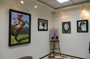 گشایش نمایشگاه آثار نقاشی بانوی هنرمند یزدی در حوزه هنری یزد