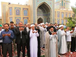 گزارش تصویری نماز عید سعید فطر در آستان مبارک حسین بن موسی الکاظم(ع) طبس