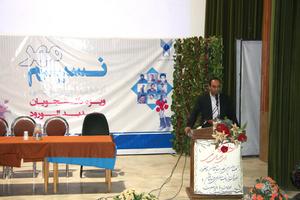 دکتر میر فخرالدینی رئیس دانشگاه آزاد اسلامی یزد در جمع دانشجویان جدید الورود خواهر : شما به دانشگاهی قدم گذاشتید که دارای افتخارات ملی و بین المللی بسیاری است 