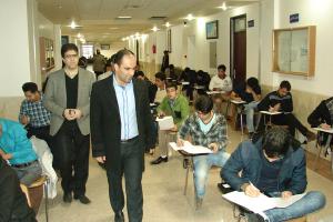 بازدید ریاست دانشگاه آزاد اسلامی یزد از برگزاری امتحانات پایان ترم