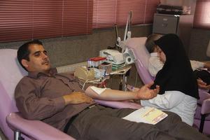 كاركنان توزيع برق يزد در طرح اهداء خون آميخته به عطر انتظار مشاركت كردند 