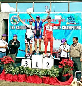 مدال نقره مرحله چهارم تور بین المللی فیلیپین بر گردن رکابزن پیشگامان