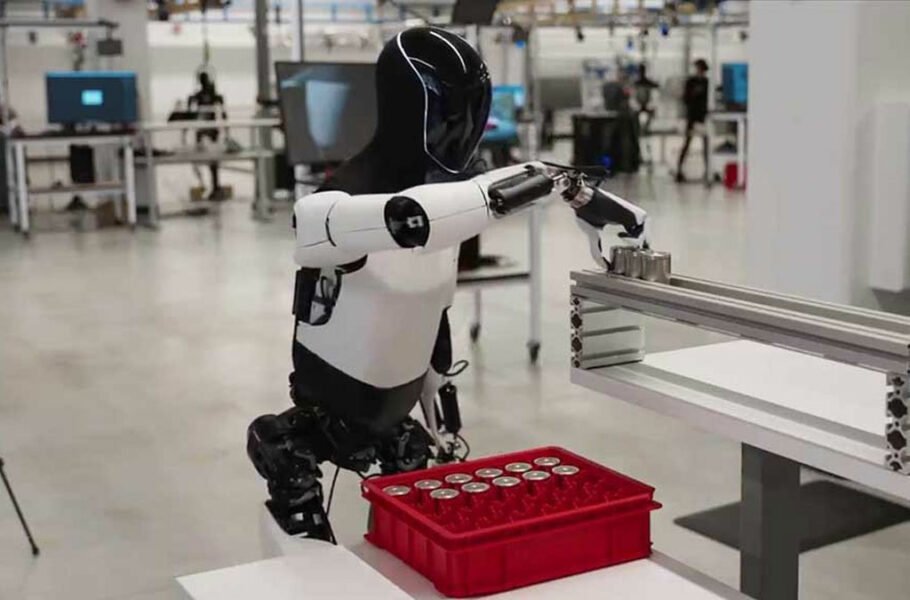 فیلم| ربات اپتیموس حالا می‌تواند در کارخانه تسلا کارهای واقعی انجام دهد