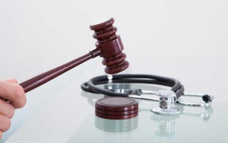 توبیخ پزشک متخلف با حکم تعزیرات حکومتی