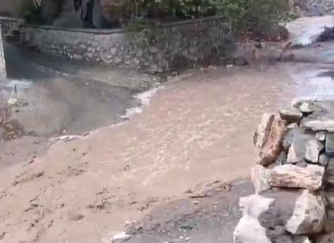 فیلم| جاری شدن سيل رودخانه مرکزی نصراباد پیشکوهِ تفت
