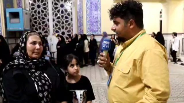 فیلم| همشهری یزدی که همراه با دختر خود در انتخابات شرکت کرد تا الگوی خوبی برای فرزندش باشد از رئیس جمهور خواست تا به وعده های خودشان عمل کنند و مشکلات مردم را حل کنند