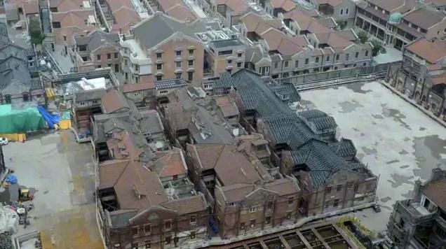 ببینید| ارتش رباتها ساختمان تاریخی شانگهای را جابهجا کرد