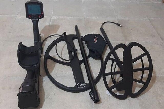 بازداشت ۴ گنجیاب و کشف تجهیزات حفاری در مهریز بازداشت ۴ گنجیاب و کشف تجهیزات حفاری در مهریز