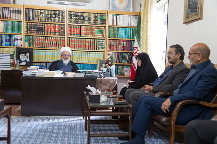 دشمنان در پی خدشه به هویت الهی نسل جوان هستند