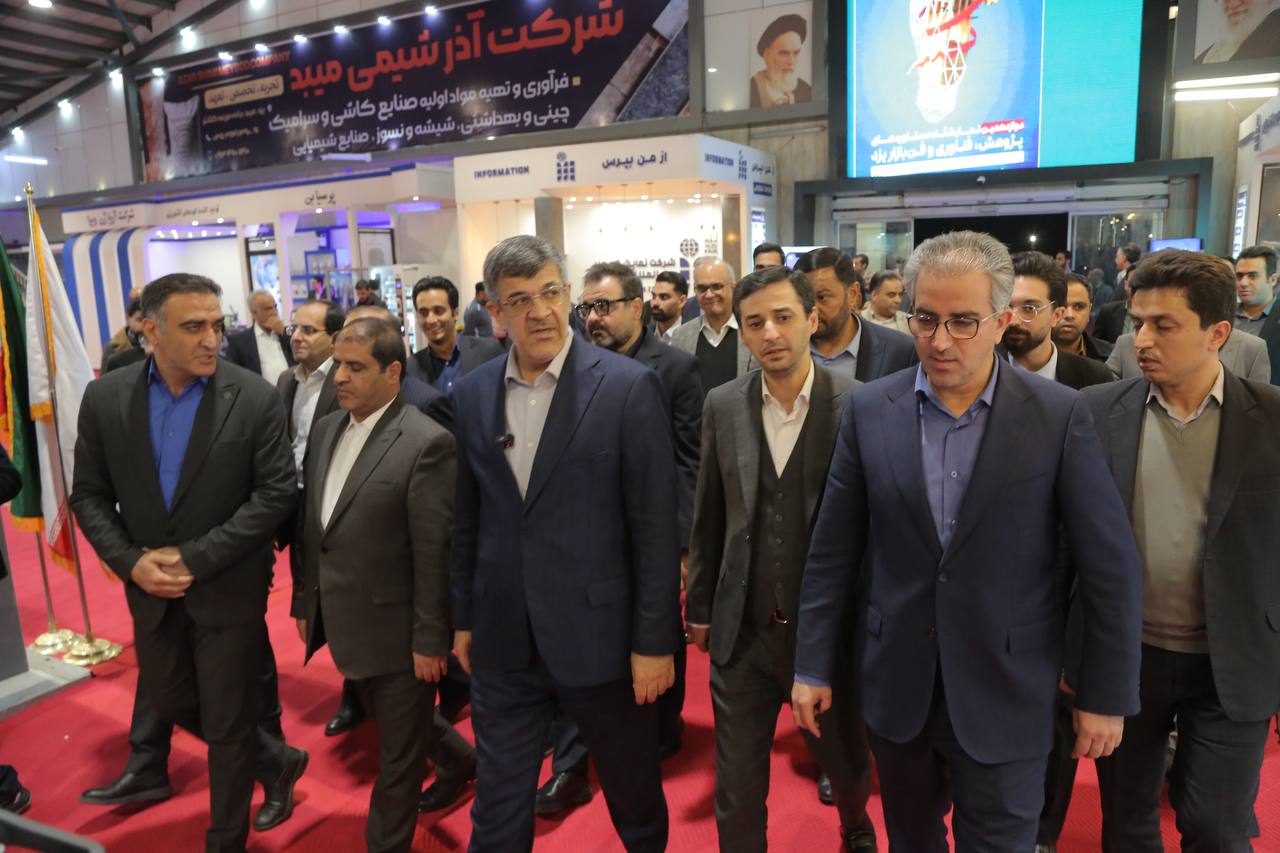 حضور استاندار یزد در غرفه چادرملو در دوازدهمین نمایشگاه فنبازار یزد حضور استاندار یزد در غرفه چادرملو در دوازدهمین نمایشگاه فنبازار یزد