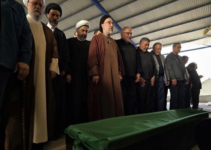 مراسم تشییع خواهر سید محمد خاتمی در اردکان یزد برگزار شد مراسم تشییع خواهر سید محمد خاتمی در اردکان یزد برگزار شد