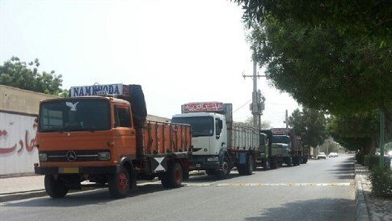 معضل پارک کامیون در خیابان‌های مهریز
