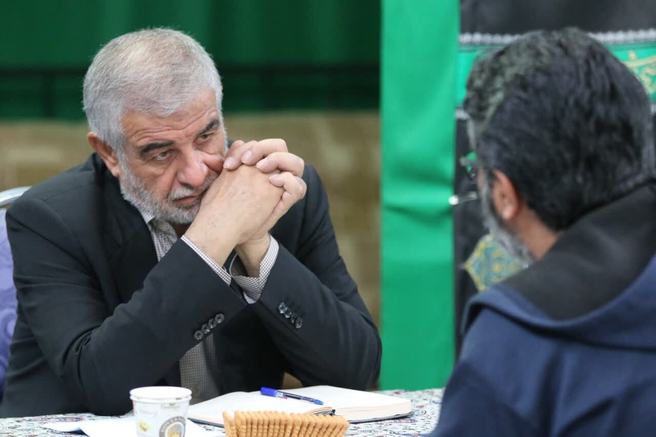بررسی مسائل و مشکلات محله تخت استاد يزد