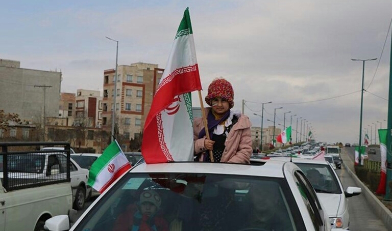 مردم ایران تحت هیچ شرایطی حمایت خود از انقلاب و ولایت را کنار نمی‌گذارند
