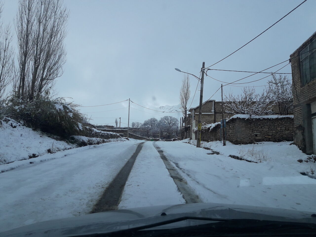 تردد خودروها در بخش مرکزی مهریز روان است