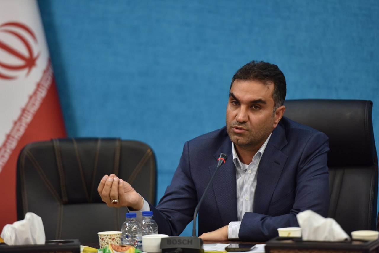 مدیران صنعتی تا ۱۰ برابر معلمان و کارمندان حقوق می‌گیرند/این شکاف جبران شود