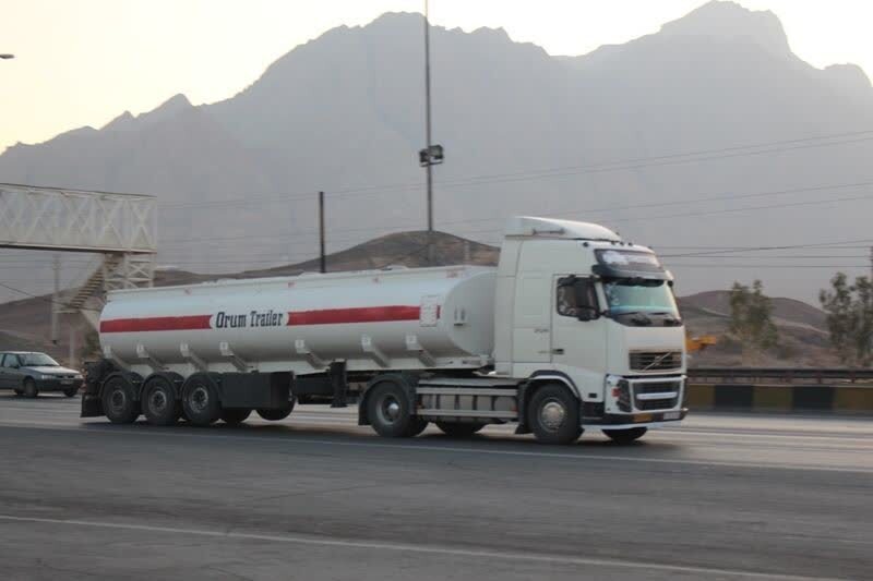 واژگونی تانکر حمل سوخت در جاده کنارگذر یزد