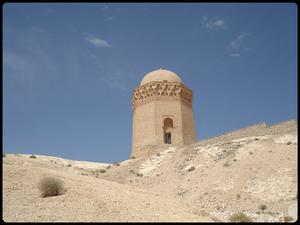 گنبد عالـی و گنبد سنگـی هک ابرکوه، نمونه هایی از معماری سنتی یزد