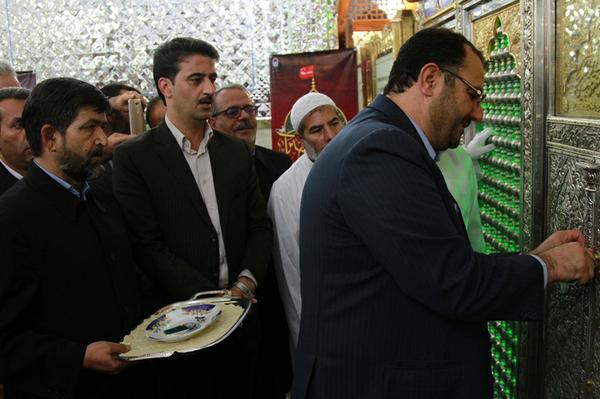 غبار روبی مرقد مطهر حضرت حسین بن موسی الکاظم طبس با حضور معاونت استاندار و فرماندار ویژه این شهرستان