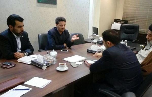 طبس یکصدا،همدل ومصمم در راه اندازی صنایع کک،کانسرام و سیمان است /بنیاد برکت حضرت امام (ره) و گروه سرمایه گذاری فلات ایرانیان برای رفع مشکلات سیمان طبس گلشن تعامل کنند.