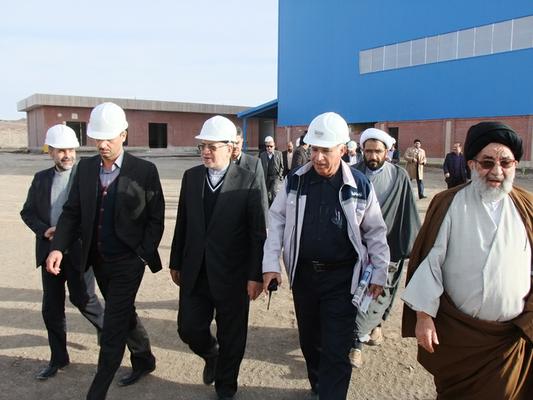 عالی ترین مقام وزارت صنعت،معدن و تجارت در سفر خود به طبس از کارخانه کک و کارخانه زغالشویی ممرادکو بازدید کرد