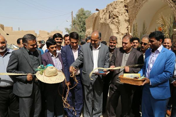 نمایشگاه صنایع دستی در میدان خان بافق افتتاح شد