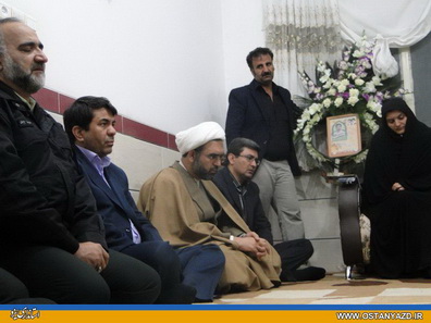 دیدار سرپرست استانداری یزد با خانواده شهید صفاری