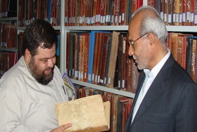گزارش و گزارش تصویری:مهندس علائی در بازدید از كتابخانه عمومی مرحوم وزیری خبر داد : اختصاص 150 میلیون ریال به كتابخانه عمومی مرحوم وزیری 