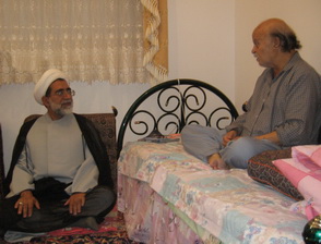 عیادت حجت الاسلام صالحی رئیس دفتر نماینده ولی فقیه و امام جمعه یزد از استاد حسین حیدرزاده+گزارش تصویری