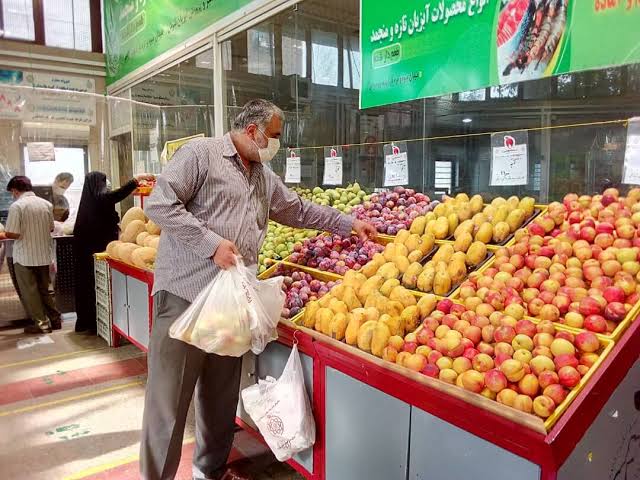 عرضه میوه تنظیم بازار با 20 درصد زیرقیمت در یزد
