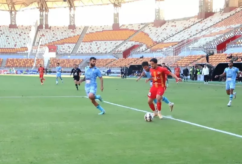 تساوی ۰ - ۰ فولاد مقابل چادرملو؛ پردرگیری و نه چندان زیبا