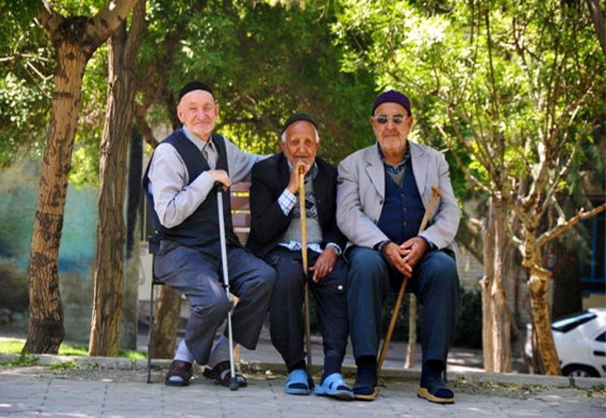 افزایش سن بازنشستگی به نفع دولت است/ حقوق بازنشستگان باید حداقل یک سکه باشد
