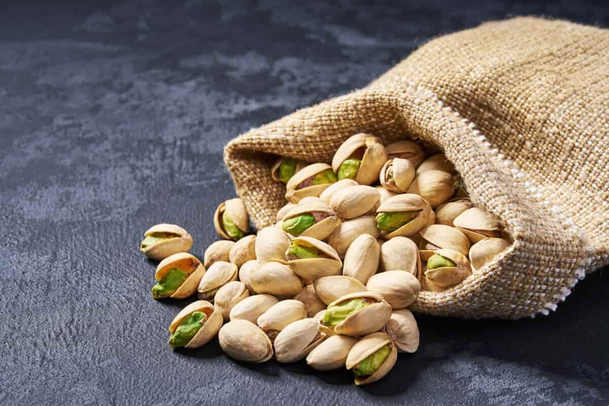 حال خراب پسته در صادرات/ تمام ارز موجود را به چای دبش دادند/ مردم توان خرید آجیل ندارند