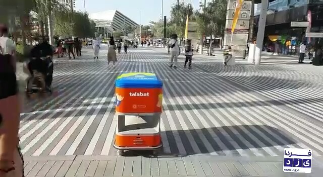 اکسپو از دوربین یزدفردا 1: ربات فروشنده فست فود در نمایشگاه بین المللی اکسپوی دبی.