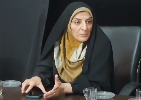 فیلم| دیدار دوستانه فاطمه دانش یزدی رئیس دفتر امور بانوان و خانواده استانداری یزد با اعضای هیئت تحریریه پایگاه خبری یزدفردا